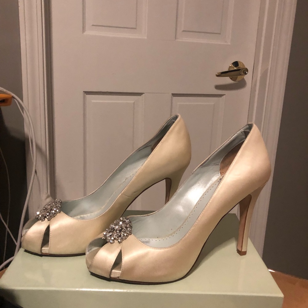 Grazia ivory satin and crystal pumps